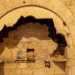 Purtroppo sono evidenti i segni di piccone sugli affreschi che una volta adornavano le sale. Probabilmente sono stati dovuti alla damnatio memoriae voluta da Federico II di Svevia, il quale pun i Templari per i loro atti di ribellione 